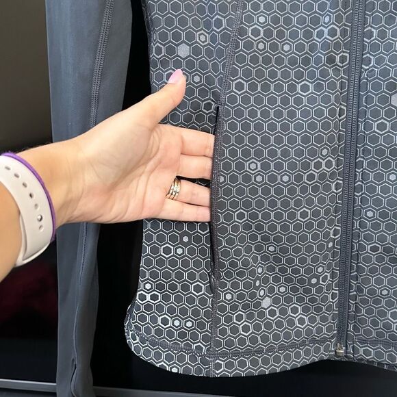 Sweaty Betty Power Zip Gray Geo Print Jacket - Picture 5 of 10